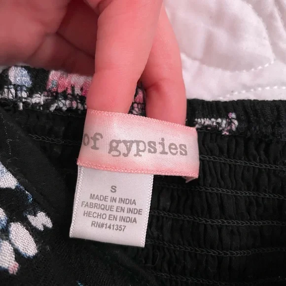 Cold Shoulder Crop Top - Picture 4 of 5